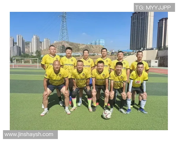 激情四溢的绿茵场上足球联赛的魅力与团队精神的完美结合 激情四溢的绿茵场上足球联赛的魅力与团队精神的完美结合